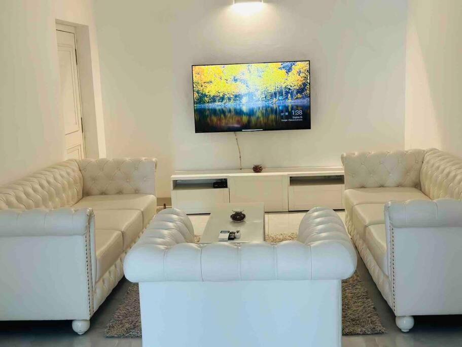 White House Sky View Theatre Villa In Gachibowli Екстер'єр фото