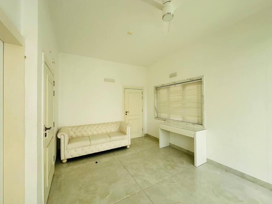 White House Sky View Theatre Villa In Gachibowli Екстер'єр фото