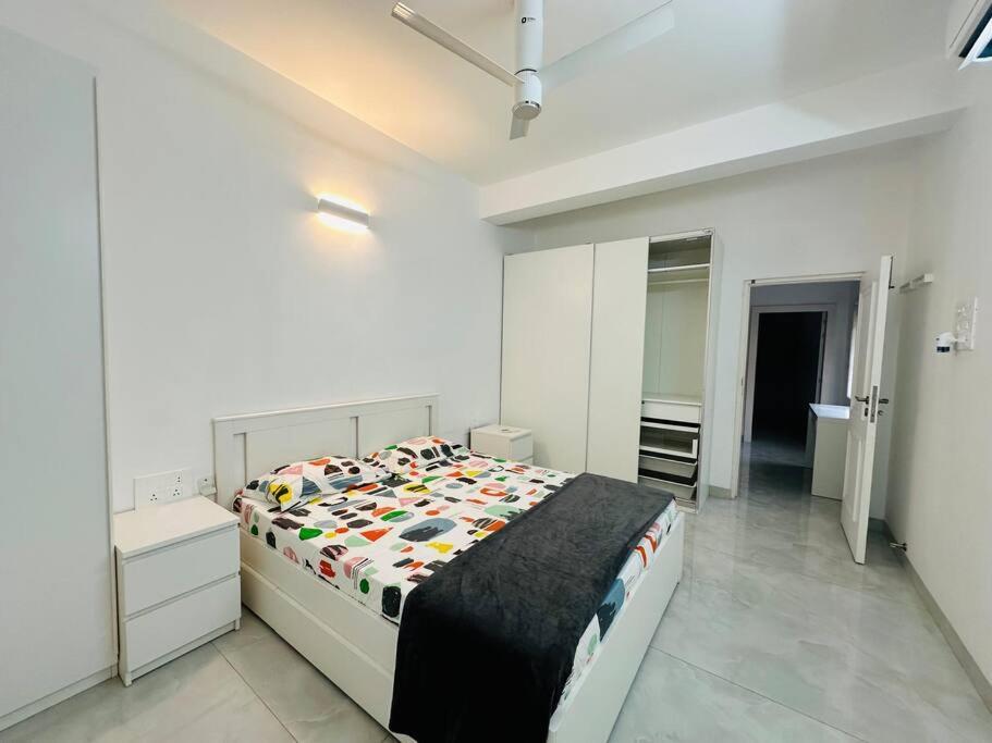 White House Sky View Theatre Villa In Gachibowli Екстер'єр фото